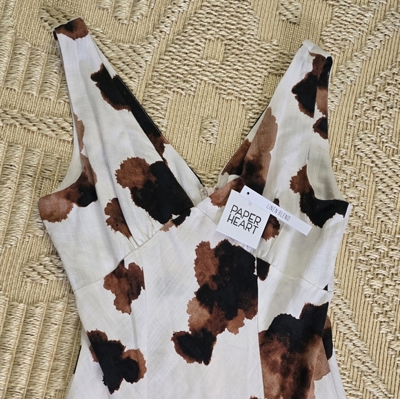 Elegant V-Neck Midi Dress in Brown and White - Picture 6 of 12